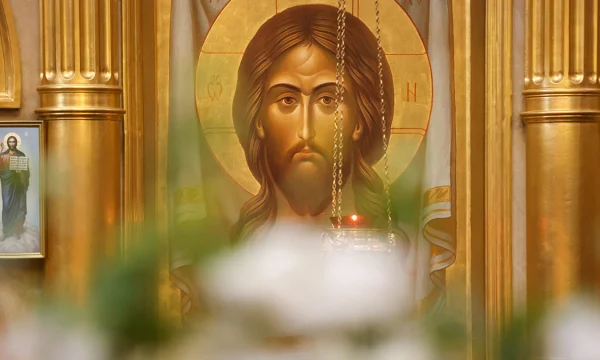 Мужчина в неадекватном состоянии разгромил храм Рождества Христова в Красноярске Мужчина в неадекватном состоянии разгромил храм Рождества Христова в Красноярске