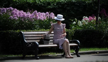 Выше климатической нормы: москвичам пообещали теплые выходные