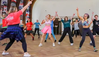 Москвичей старшего поколения приглашают на секции по танцевальному спорту и зумбе