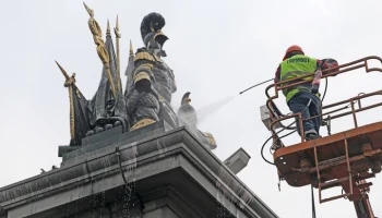 Сергей Собянин поручил завершить весеннюю уборку города к 1 мая