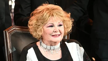 Помощница актрисы Селезневой опровергла сообщения о ее плохом самочувствии