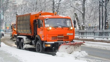 Городские службы Москвы ликвидируют последствия снегопада