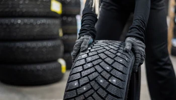 Дептранс посоветовал водителям в Москве сменить летнюю резину на зимнюю Дептранс посоветовал водителям в Москве сменить летнюю резину на зимнюю