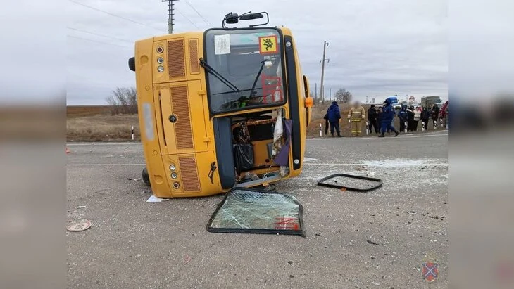 Прокуратура проведет проверку после ДТП со школьным автобусом под Волгоградом