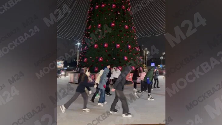 Торжественное открытие катка состоялось в Парке Горького Торжественное открытие катка состоялось в Парке Горького