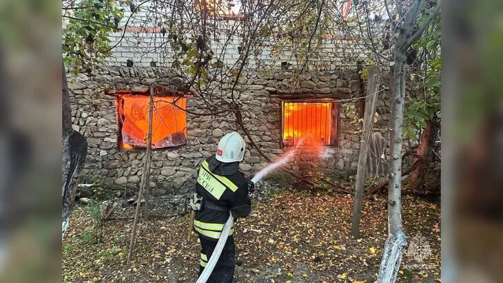 Крупный пожар произошел в административном здании в Дагестане Крупный пожар произошел в административном здании в Дагестане