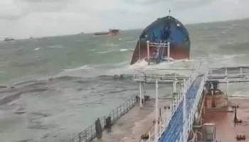 Эвакуация экипажа судна "Волгонефть-239" приостановлена из-за погодных условий