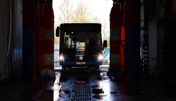 Автобусы коммерческих перевозчиков начали готовить к теплому сезону