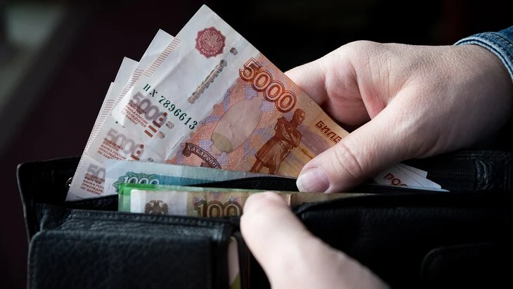 Средняя зарплата россиян превысила 100 тыс руб третий месяц подряд Средняя зарплата россиян превысила 100 тыс руб третий месяц подряд