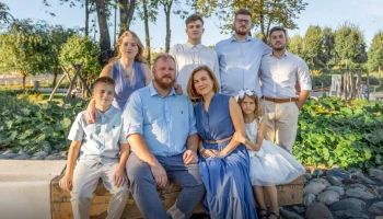 Собянин: 15 многодетных семей Москвы получили почетный знак &laquo;Родительская слава&raquo;