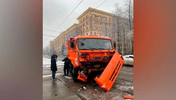 ДТП с трамваем и грузовиком произошло на севере Москвы