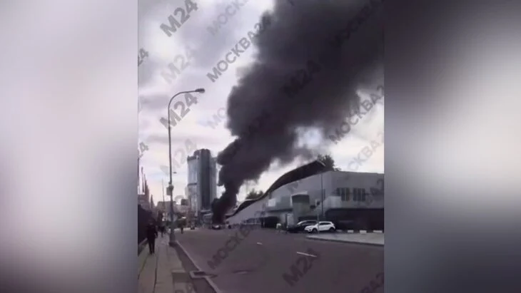 Пожар произошел на Краснопресненской набережной в Москве Пожар произошел на Краснопресненской набережной в Москве