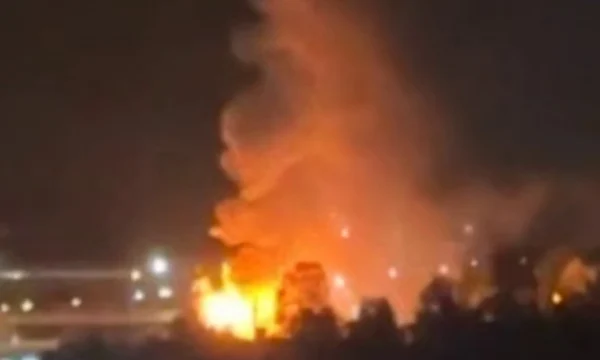 Shot: Взрыв произошел во время тушения пожара в подмосковном Пушкине Shot: Взрыв произошел во время тушения пожара в подмосковном Пушкине