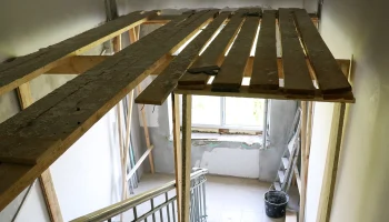 Shot: Женщина продала ветхую квартиру и потребовала ее обратно после ремонта