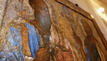 Всегда есть логичное объяснение: почему на самом деле мироточат иконы