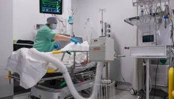 Не менее 188 человек отравились едой сервиса "Кухня на районе"