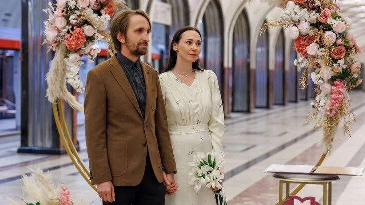 Осенний свадебный сезон стартовал на станции метро "Маяковская" Осенний свадебный сезон стартовал на станции метро "Маяковская"