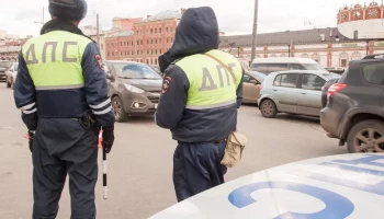 Мужчина задержан в Москве за попытку дать взятку в 1 млн рублей инспектору ДПС