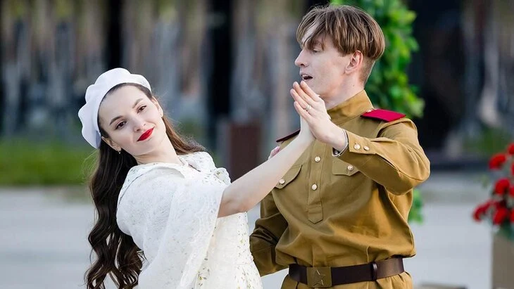 Москвичей пригласили послушать песни военных лет в рамках "Лета в Москве" Москвичей пригласили послушать песни военных лет в рамках "Лета в Москве"