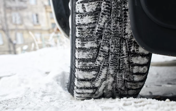 Введен запрет на езду без зимних шин: как водителям не получить штраф Введен запрет на езду без зимних шин: как водителям не получить штраф