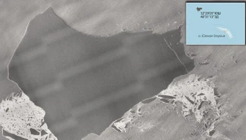 Роскосмос показал снимок расколовшегося на части крупнейшего айсберга