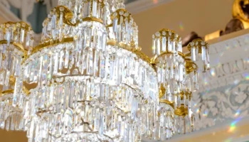 Люстрам Египетского павильона усадьбы Останкино вернули первоначальный облик