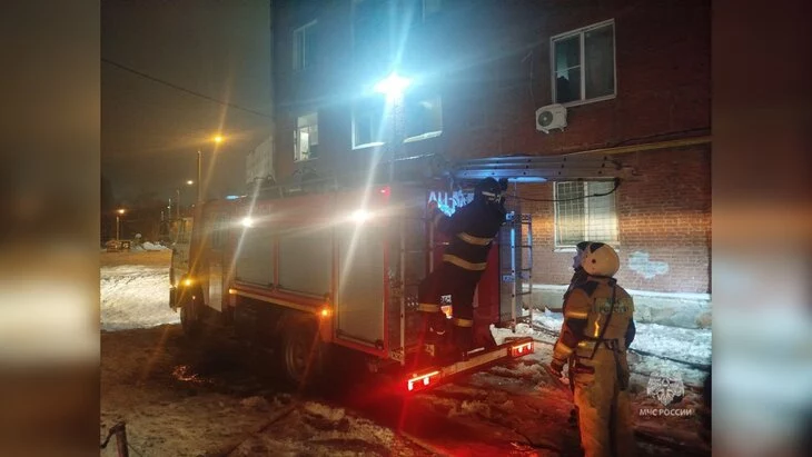 Два человека погибли при пожаре в общежитии в Самаре