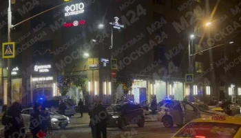 Автомобиль сбил людей на Кожевнической улице в центре Москвы