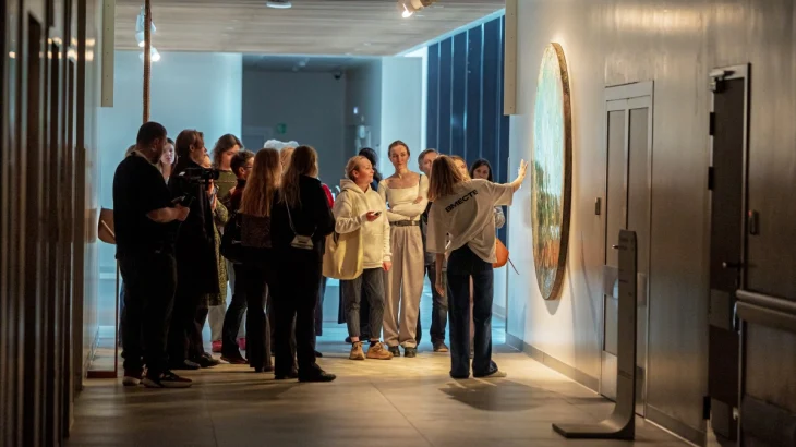 В Москве открыли международную выставку современного искусства в медицинском центре В Москве открыли международную выставку современного искусства в медицинском центре