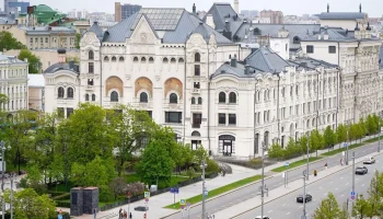 Начались работы по обновлению дорожного покрытия на Новой площади