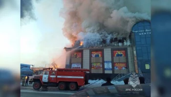 Пожар площадью 1080 "квадратов" охватил два здания в Иркутской области