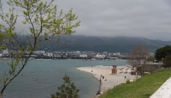 Отдыхающим в Геленджике запретили выходить в море из-за угрозы атаки беспилотников