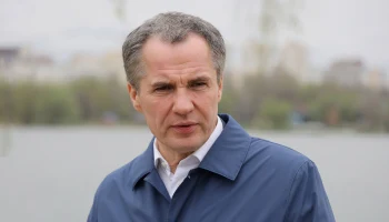 Гладков: Семейная пара ранена при ударе FPV-дрона по автомобилю под Белгородом