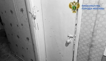 Тело мужчины с ножевыми ранениями нашли в квартире на севере Москвы
