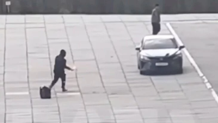 Власти выясняют мотивы бросившего емкости с ЛВВ у владимирского правительства Власти выясняют мотивы бросившего емкости с ЛВВ у владимирского правительства