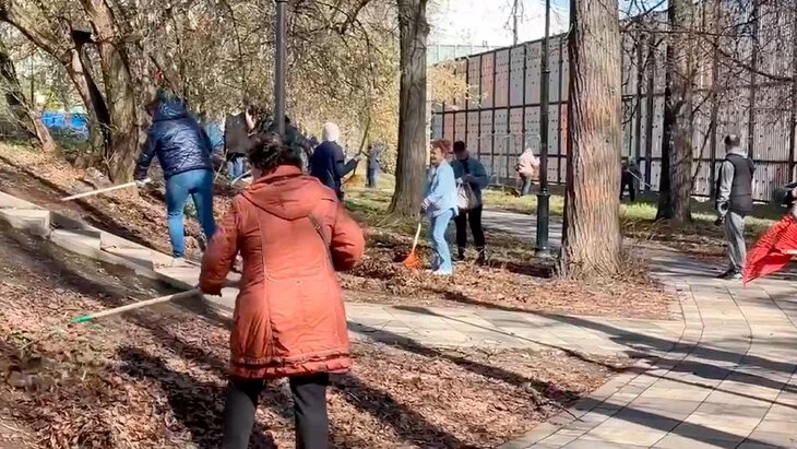 Общегородской субботник стартовал в Москве Общегородской субботник стартовал в Москве