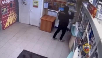 Мужчина с кирпичом ограбил аптеку на юго-востоке Москвы