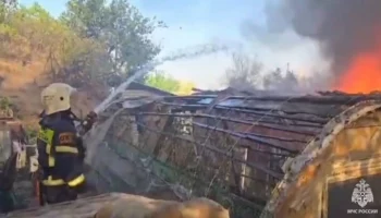Пожар на складе в Аксае под Ростовом локализован на площади 1,5 тыс "квадратов"