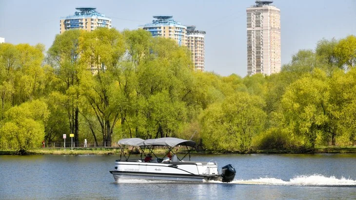 В Москве началась подготовка водоемов к открытию купального сезона В Москве началась подготовка водоемов к открытию купального сезона