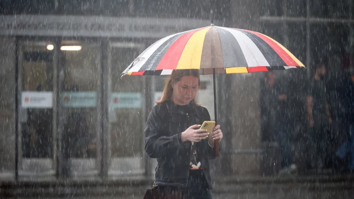 МЧС предупредило москвичей о грозе и порывистом ветре 30 июля МЧС предупредило москвичей о грозе и порывистом ветре 30 июля