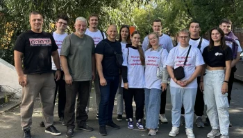 Алексей Лисовенко вместе с жителями Ярославского района очистили фасады домов района от рекламы нарк