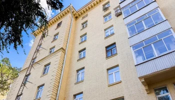 На улице Острякова восстановят дом с бриллиантовым рустом 1954 года постройки