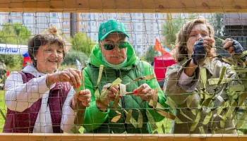 Более 1,5 тысячи тонн гумпомощи направили в зону СВО московские активисты