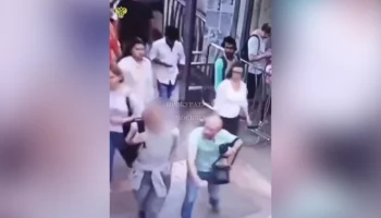 Мужчина избил подростка в переходе на станцию метро "Севастопольская"