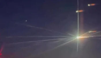 Пролетевший над Москвой метеорит сняли вблизи с борта самолета