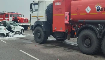 Трое полицейских погибли в ДТП с авто и бензовозом в Астраханской области