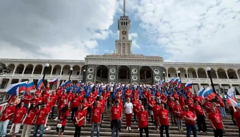 Флешмоб "Гордость России" объединил сотни жителей северных районов столицы