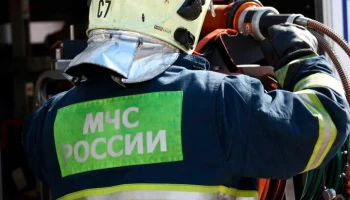 Частный дом загорелся в ТиНАО