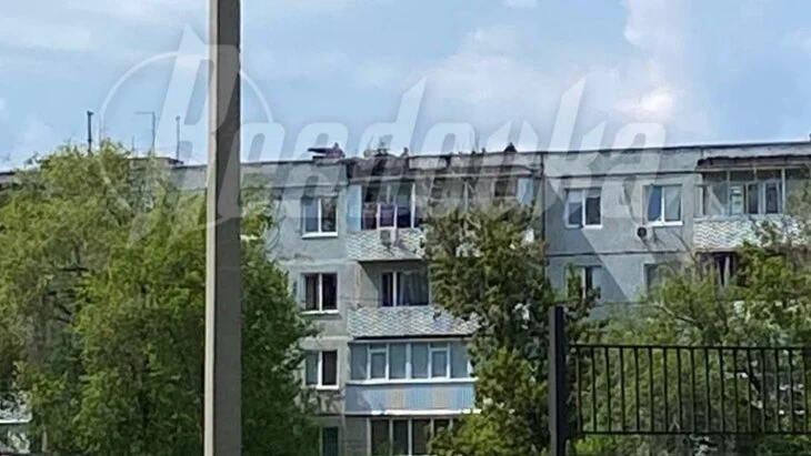 Жилой дом получил повреждения при отражении атаки БПЛА в Оренбурге Жилой дом получил повреждения при отражении атаки БПЛА в Оренбурге