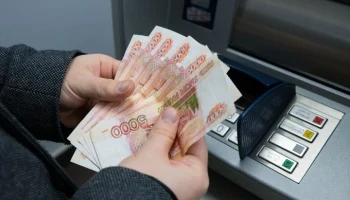Россиянам могут ограничить внесение наличных через банкоматы